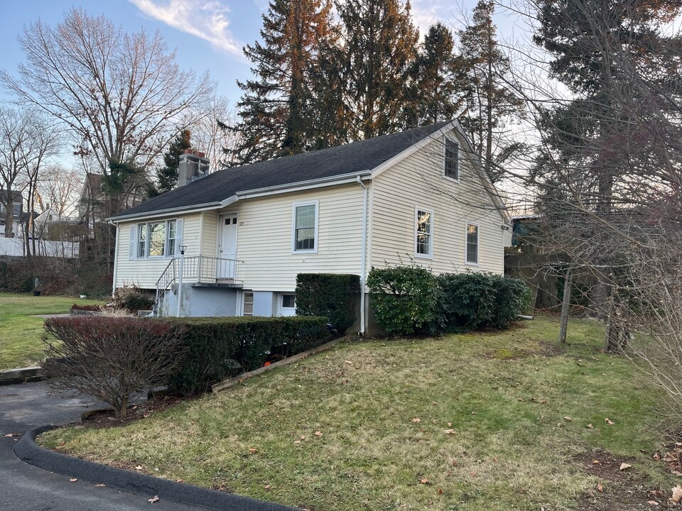 1171 Main St, Unit 1171 Main St 1st FLR in Branford, CT - Foto de edificio