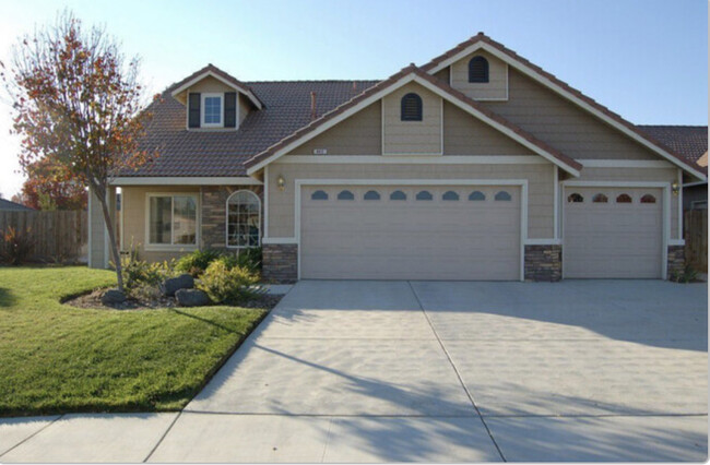 property at 445 S 19th Ave