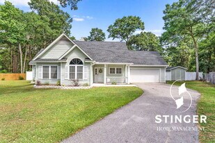 26 Lucerne Ave in Beaufort, SC - Building Photo