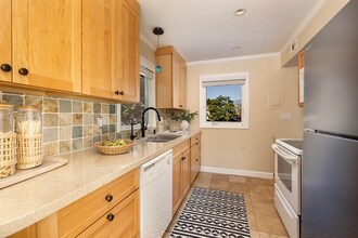 1058 Miramonte Dr in Santa Barbara, CA - Building Photo - Building Photo