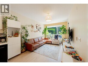 1621 Hamilton Ave in North Vancouver, BC - Building Photo - Building Photo