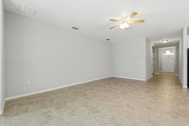 145 Waterside Cir in Winter Haven, FL - Foto de edificio - Building Photo