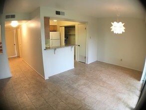 1905 West Ln in Kerrville, TX - Building Photo - Building Photo