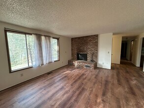 110 Canyon View Dr in Canyonville, OR - Building Photo - Building Photo