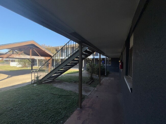 1601 E Central Texas Expy