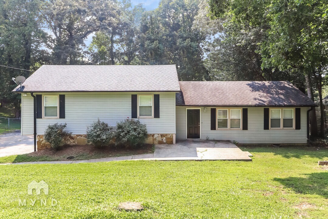 5243 Valleyview Dr in Acworth, GA - Building Photo