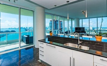 100 South Pointe Dr in Miami Beach, FL - Foto de edificio - Building Photo