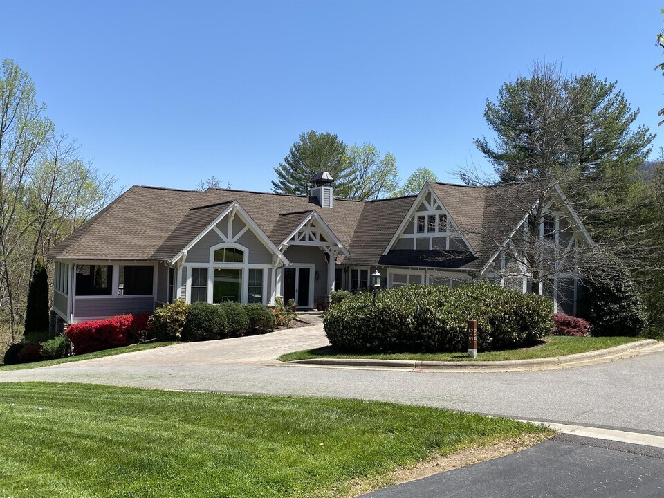 65 Orvis Stone Cir in Biltmore Lake, NC - Foto de edificio