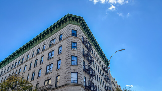 938 Saint Nicholas Ave in New York, NY - Building Photo - Building Photo