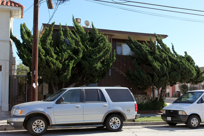 650-658 Molino Ave in Long Beach, CA - Building Photo - Building Photo