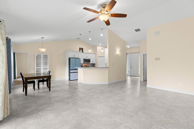 2314 SE Bowie St in Port St. Lucie, FL - Building Photo - Building Photo