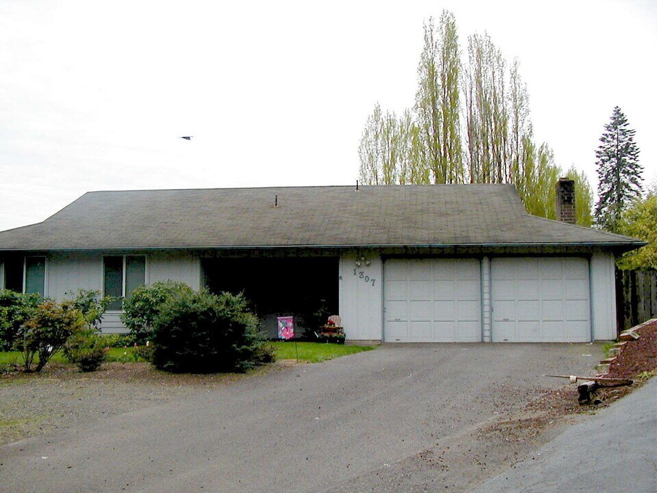 1307 NW 119th St in Vancouver, WA - Foto de edificio