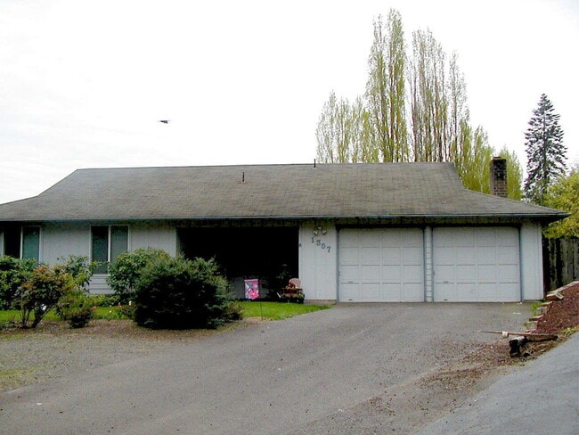 1307 NW 119th St