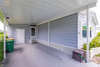 1726 Cape Hatteras Dr in Naples, FL - Foto de edificio - Building Photo