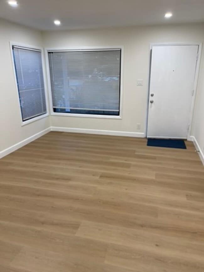 367 Azalia Dr in East Palo Alto, CA - Building Photo - Building Photo