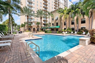 616 Clearwater Park Rd, Unit PH05 in West Palm Beach, FL - Building Photo - Building Photo