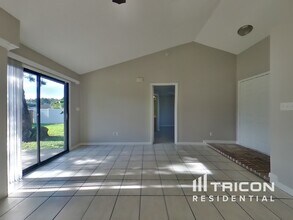7827 Pepper Cir E in Jacksonville, FL - Building Photo - Building Photo