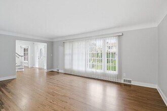 32901 Blossom Ct in Beverly Hills, MI - Building Photo - Building Photo