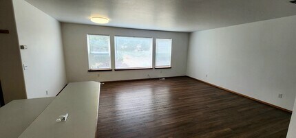 1330 S Skyline Dr in Moses Lake, WA - Building Photo - Building Photo