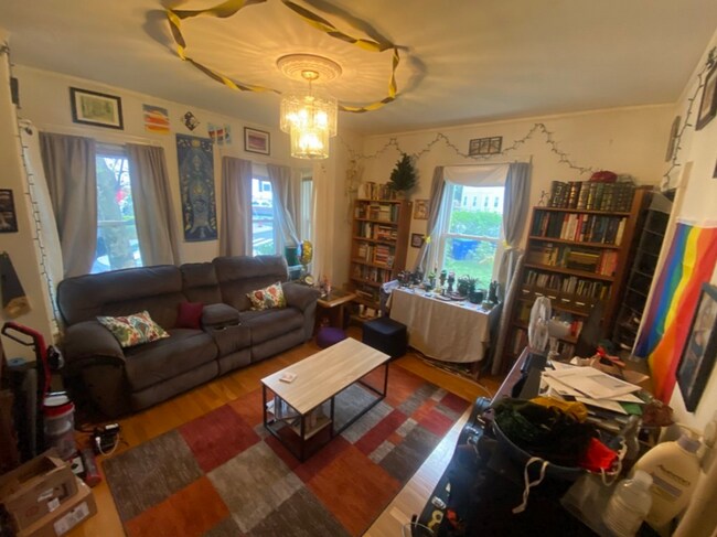 23 Harrison St, Unit 1 in Somerville, MA - Building Photo - Building Photo