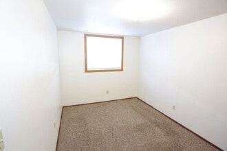 Colonial Arms in Crookston, MN - Foto de edificio - Interior Photo