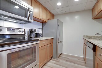 401 12th St S in Arlington, VA - Building Photo - Building Photo