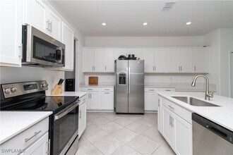 2213 Avocado Ln in Naples, FL - Building Photo - Building Photo