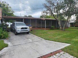 1634 Dolphin Dr in St. Cloud, FL - Building Photo