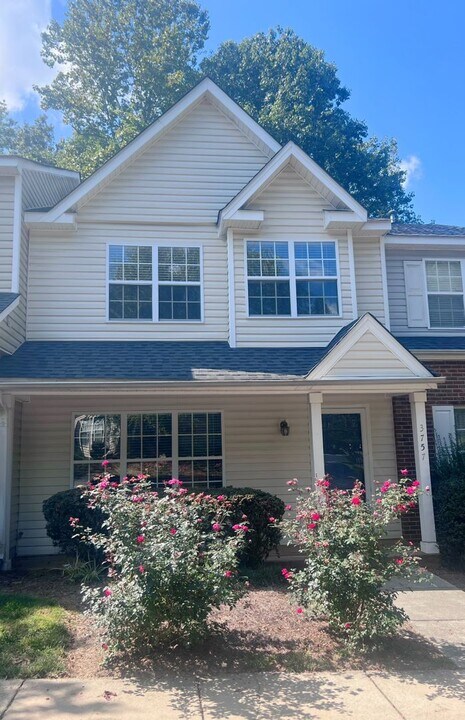 3757 Winborne Ln in Greensboro, NC - Building Photo