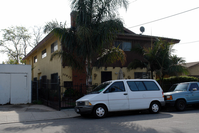 10812 Acacia Ave in Inglewood, CA - Building Photo - Building Photo