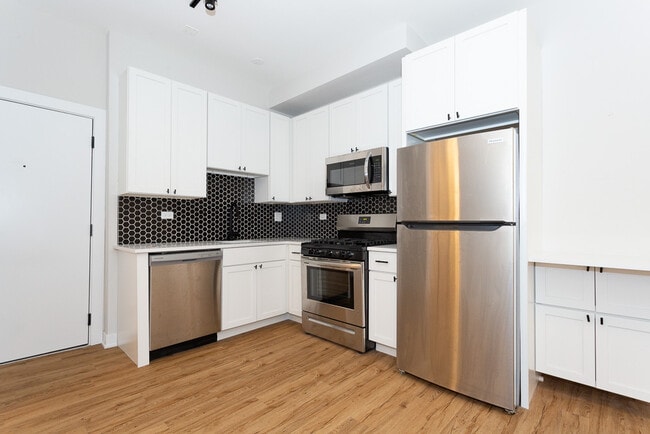 659 W Wrightwood Ave in Chicago, IL - Building Photo - Building Photo