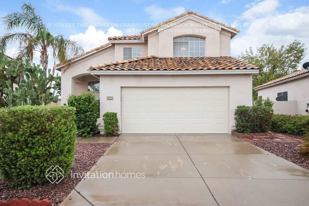 6887 W Via Del Sol Dr in Glendale, AZ - Building Photo