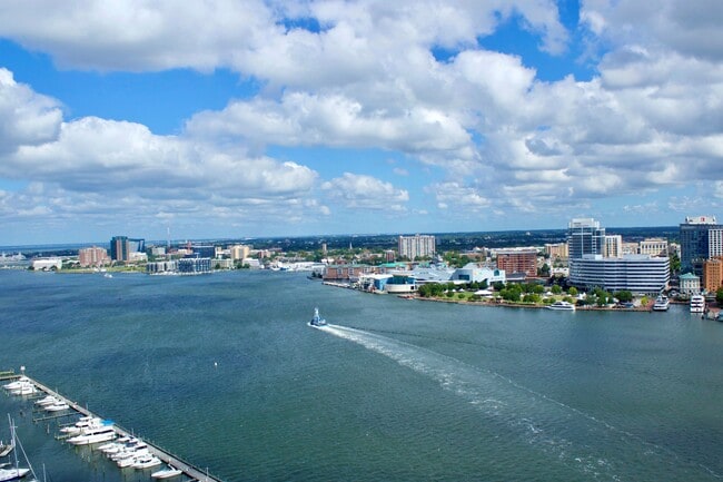 Harbor Tower Apartments in Portsmouth, VA - Foto de edificio - Building Photo