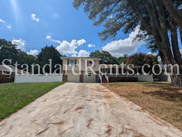 2591 Kings Cir NW in Lawrenceville, GA - Building Photo