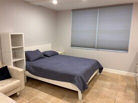 2780 NE 183rd St in Aventura, FL - Building Photo