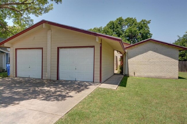 410 Vista W Ct in Bastrop, TX - Building Photo - Building Photo