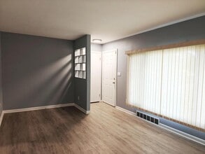 941 Belton St in Garden City, MI - Building Photo - Building Photo