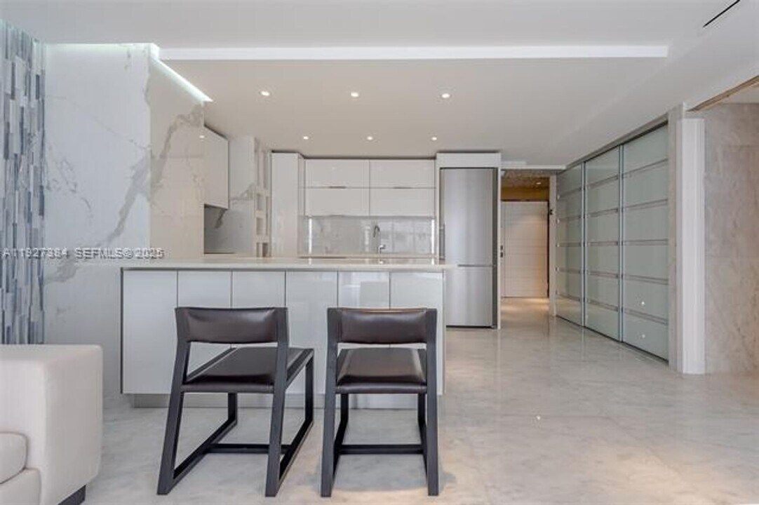 6423 Collins Ave in Miami Beach, FL - Building Photo