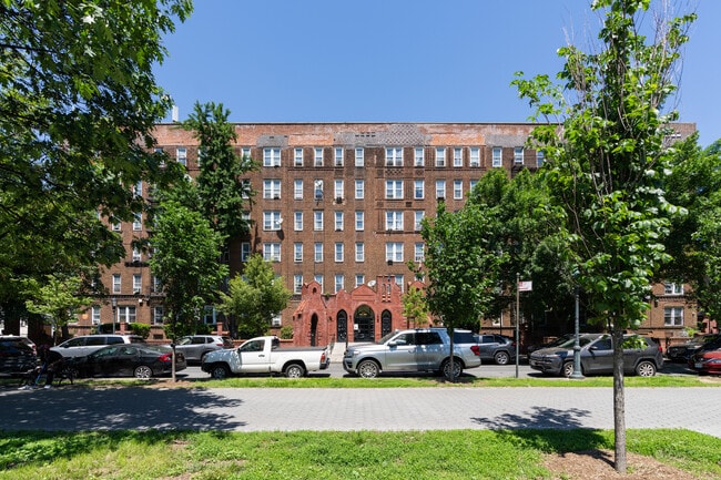 961 Eastern Pky in Brooklyn, NY - Building Photo - Building Photo