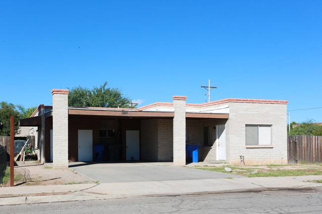 1661 N Louis Ln in Tucson, AZ - Building Photo - Building Photo