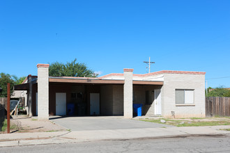 1661 N Louis Ln in Tucson, AZ - Building Photo - Building Photo