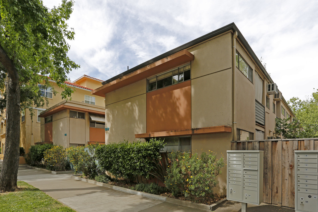 Lanai Apartments in Sacramento, CA - Building Photo