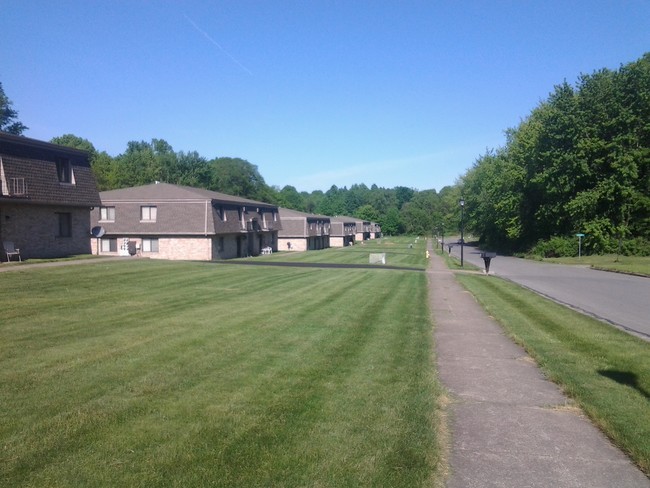 North Road Apartments in Warren, OH - Building Photo - Building Photo