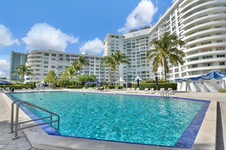 5161 Collins Ave, Unit 1101 in Miami Beach, FL - Building Photo - Building Photo