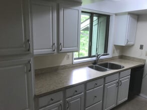 895 Foxglenn Ave in Eugene, OR - Building Photo - Building Photo