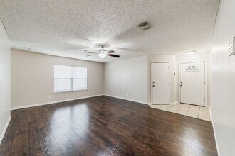 8422 Parry Path in Converse, TX - Building Photo - Building Photo