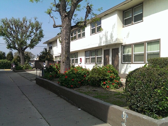 Casa Serena in Wilmington, CA - Foto de edificio - Building Photo