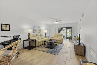 840 Gulf Pavillion Dr in Naples, FL - Building Photo - Building Photo