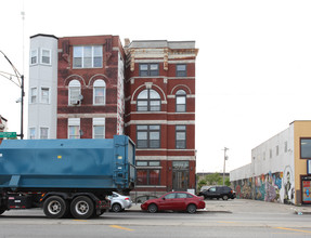 2105 S Ashland Ave in Chicago, IL - Building Photo - Building Photo