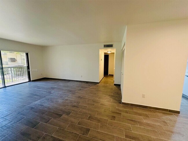 7915 SW 86th St in Miami, FL - Building Photo - Building Photo